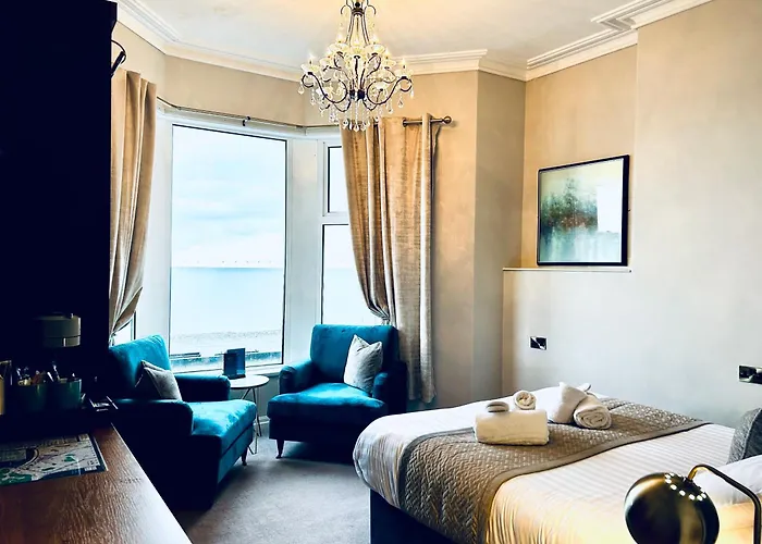Hotel No5, Beachfront With Free Private Car Park