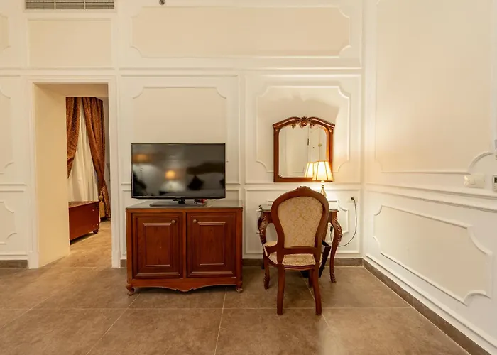 Maison Maxim De Lesseps
