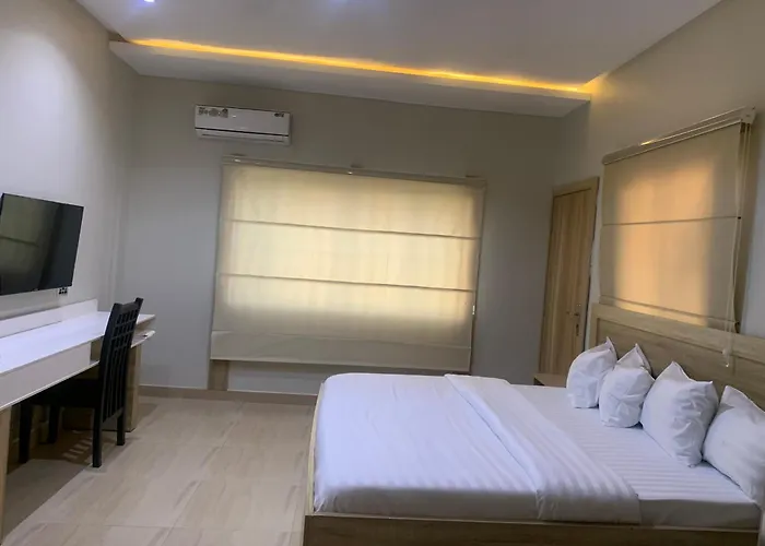 Greywood Hotel And Apartments