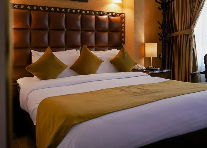 Town Season Hotel
