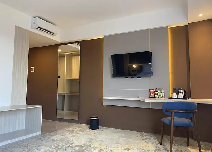 Lynn Hotel Tuban