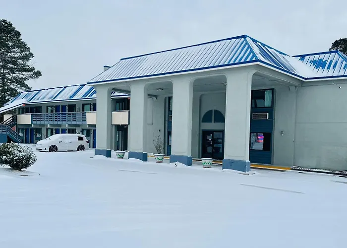 Rodeway Inn & Suites Plymouth Hwy 64