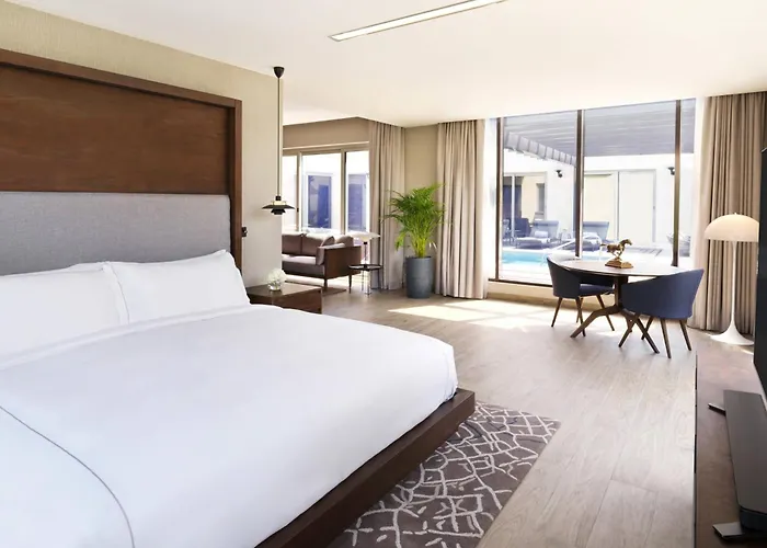 The Ritz-Carlton Abu Dhabi, Grand Canal