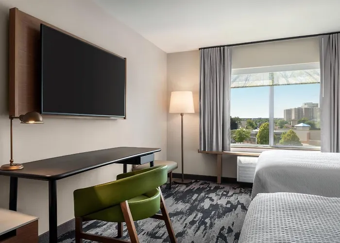 Fairfield Inn & Suites By Marriott Milwaukee West