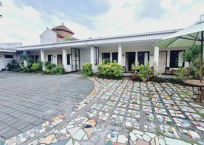 Urbanview Roemah Tanjung Blitar