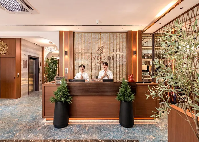 Riverside Hotel
