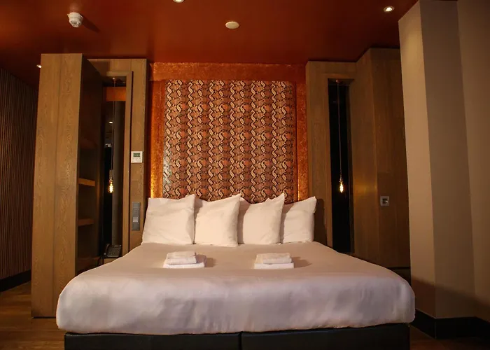 Manzo'S Suites