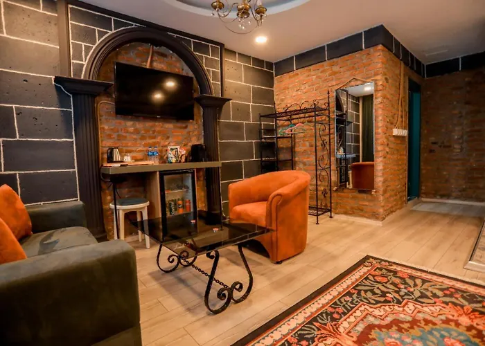 Hasuni Tas Hotel
