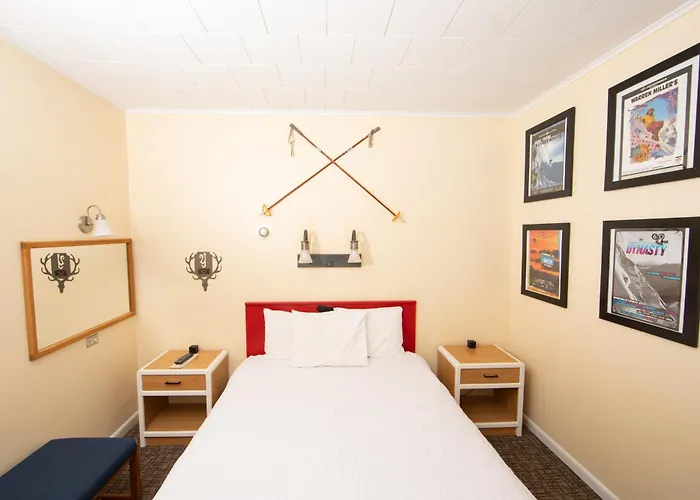 Yodeler Motel