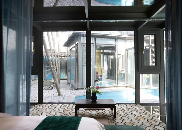 Sanya Yalong Bay Danqiu Castle Manor Hotel