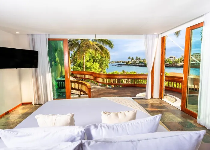 Villa Escalesia Galapagos Waterfront Hotel