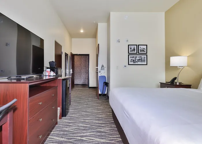 Cobblestone Hotel & Suites - Rhinelander