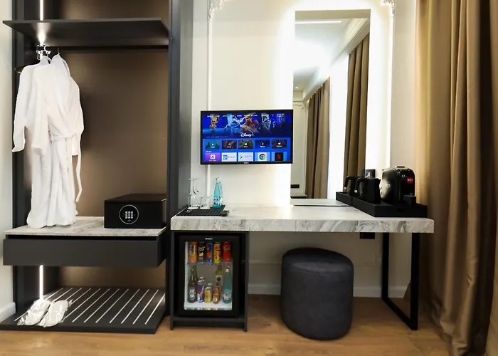 Hotel Adore