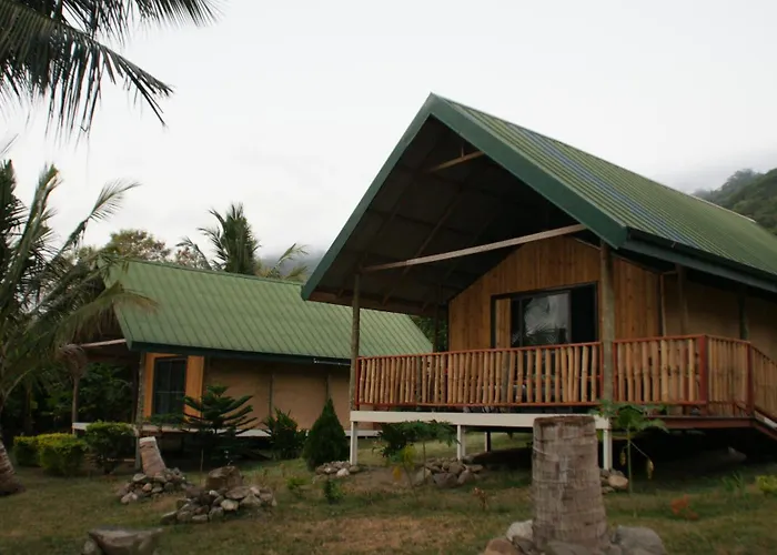 Lodge Hummingbird - Lake Bosomtwe
