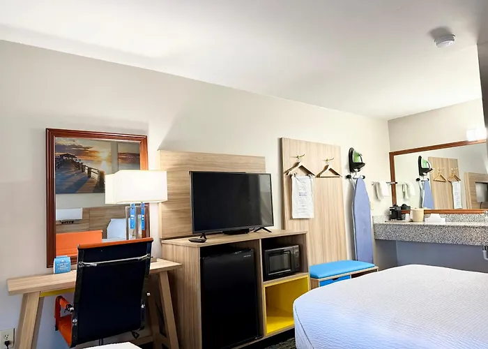 Days Inn By Wyndham Greenville
