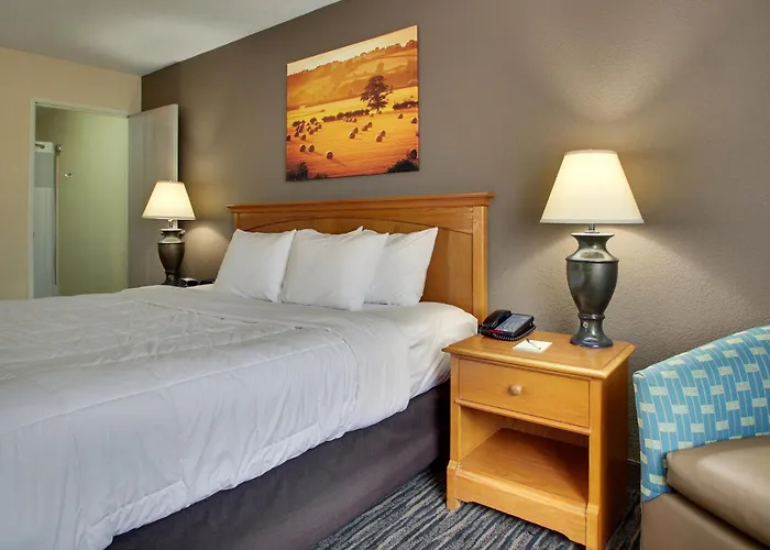 Everspring Inn & Suites