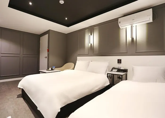 Louis Hotel