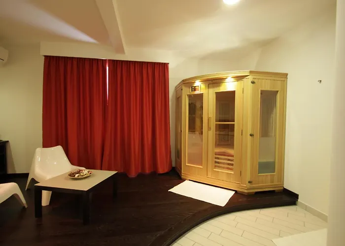 Hotel Paradise Airport