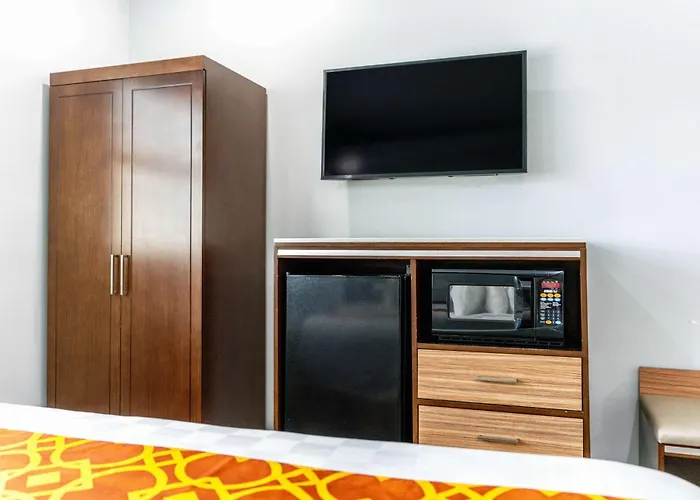 Rodeway Inn & Suites Pasadena