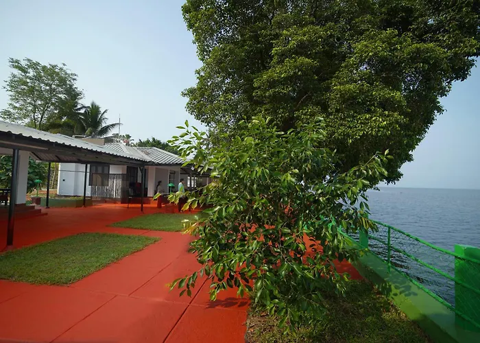 Illikkalam Lakeside Cottages Kumarakom Kerala