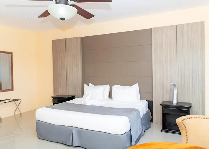 Pickwick Park View Hotel