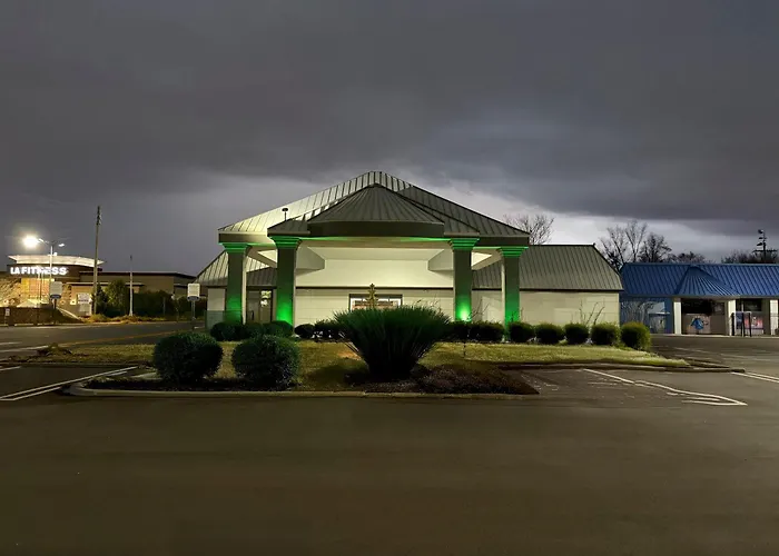 Quality Inn & Suites Livonia - Detroit