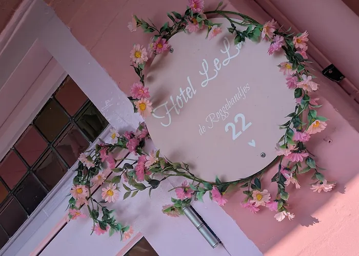 Pink Hotel B&B Lela