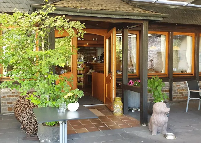 Weinhaus Serwazi-Zenzen