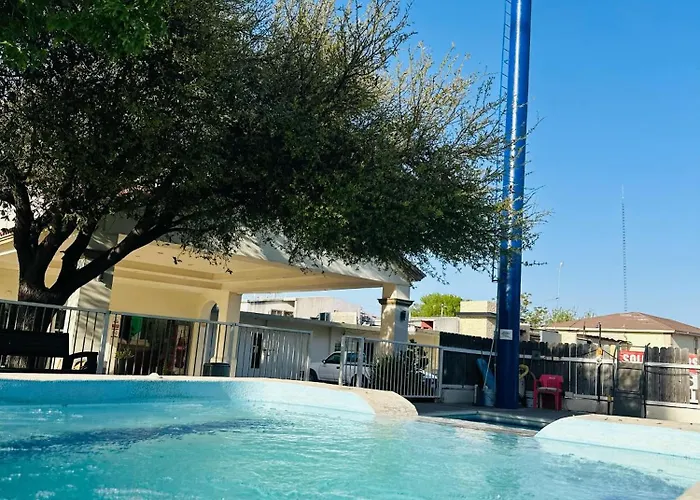 Hotel Quinta San Carlos Inn