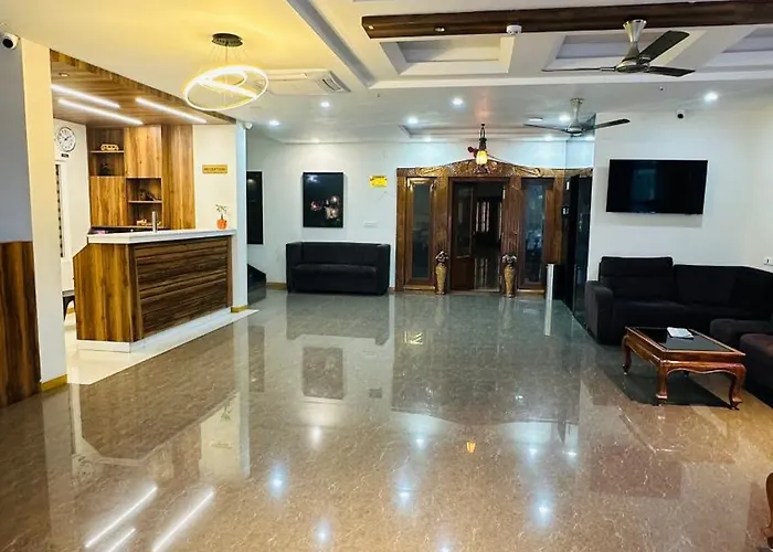 Hotel Gokulam Grand