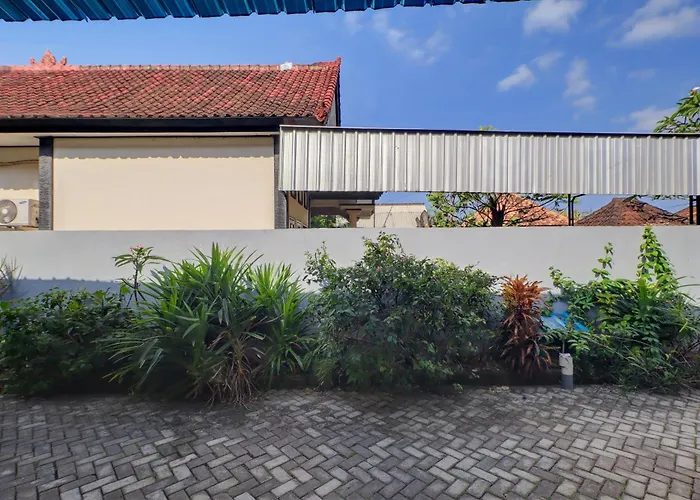 Oyo Life 92838 Kost Ibu Surya