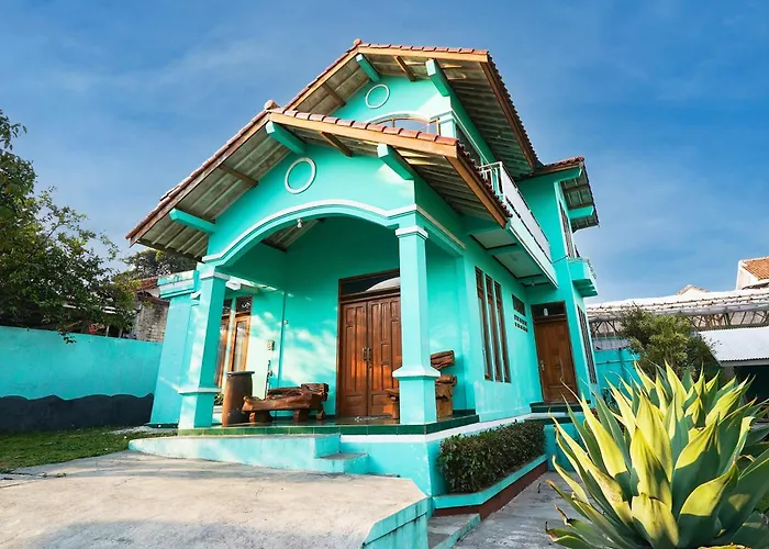 Oyo 93248 Villa Syariah Astuti Lestari