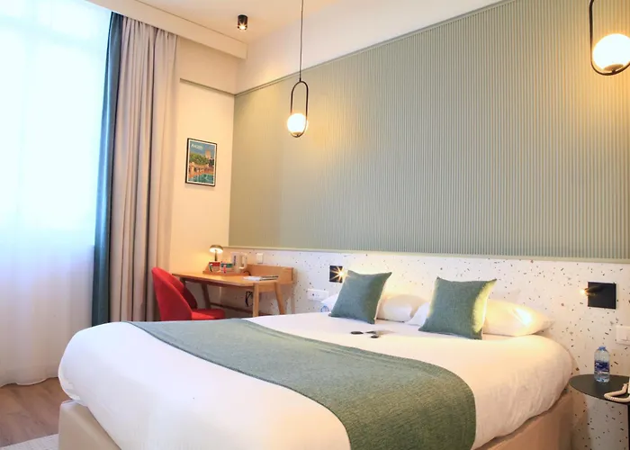 Logis Hotels- Hotel Marguerite D'Anjou Angers Chateau
