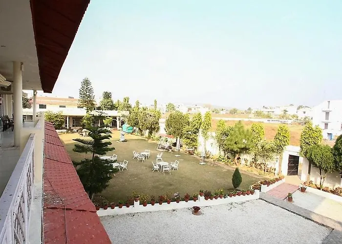 Skyview Stays I Party Lawns I Adjacent The Good Club I 1Km Sukhna Lake,Rock Garden & High Court I