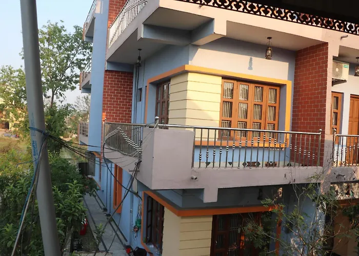 Hotel Flycatcher Chitwan- A Jungle Safari Home