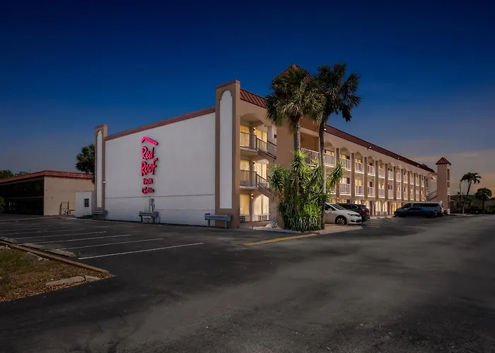 Red Roof Inn Plus+ & Suites Naples Downtown-5Th Ave S