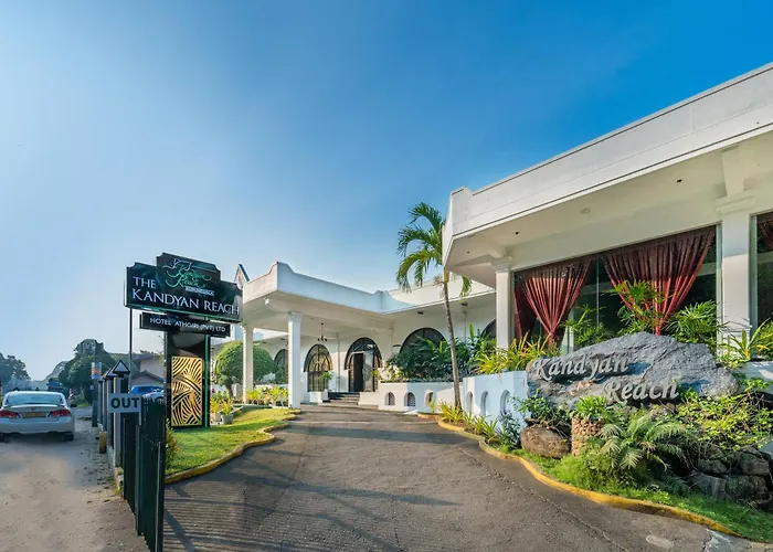 Kandyan Reach Hotel