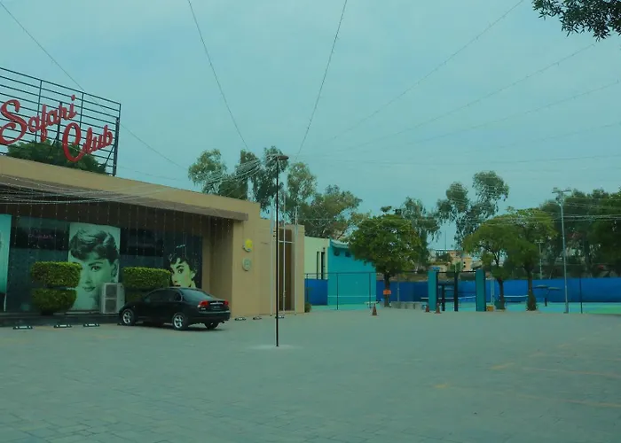 Safari Club 1