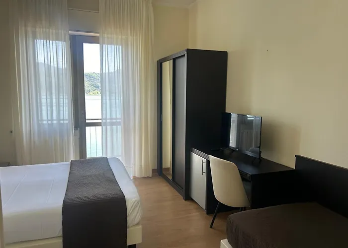 Hotel Carillon