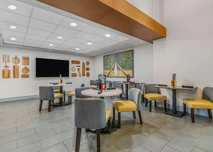 Embassy Suites By Hilton Detroit Metro Airport