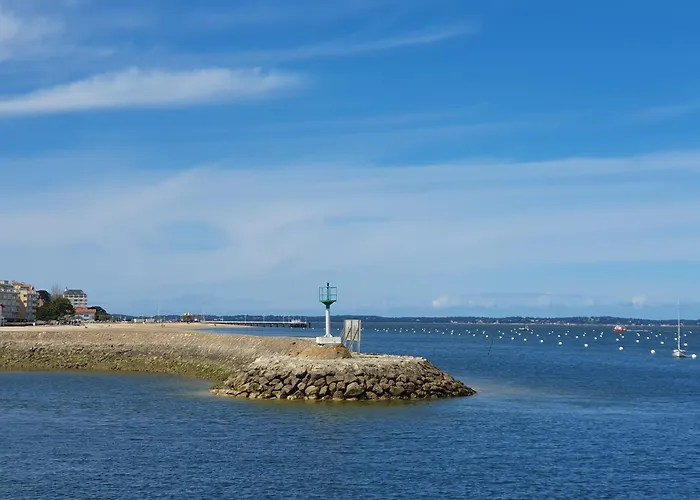 Le B - A 200 M De La Plage