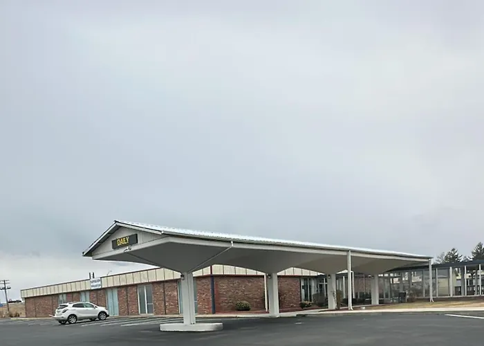 Napoleon Inn And Suites