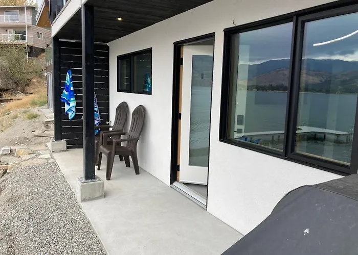 Lakefront Nest Beach House Suite