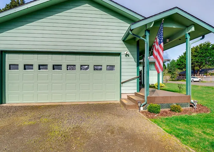 Pet-Friendly Westport Vacation Rental W/ Hot Tub!
