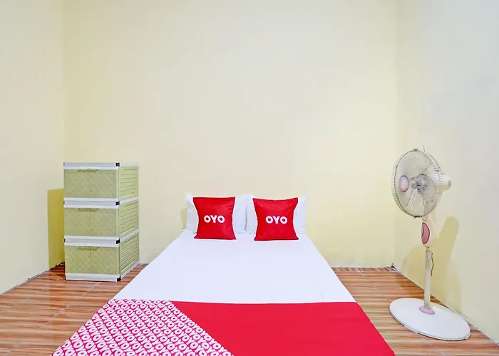 Oyo Life 92920 Rumah Kost Azca