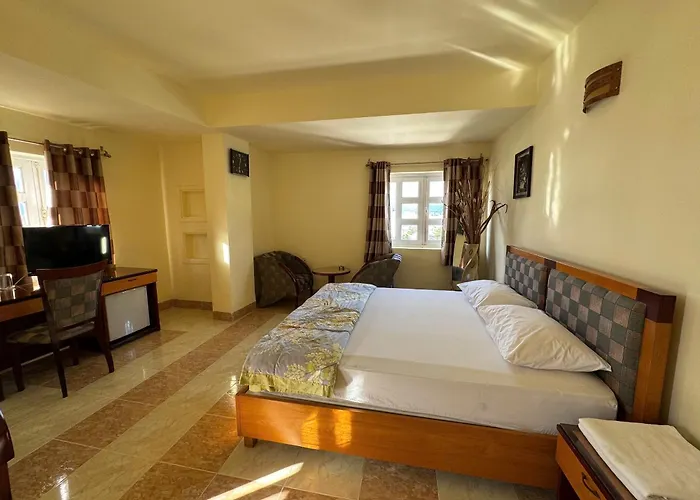 Ho Phong Hotel