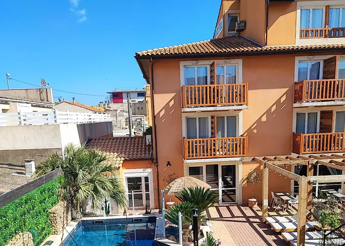Logis Hotel De La Clape