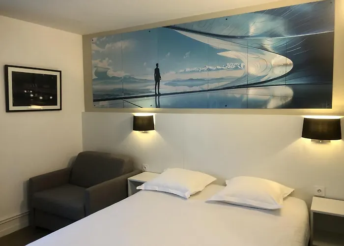 Hotel The Originals Bernay Acropole