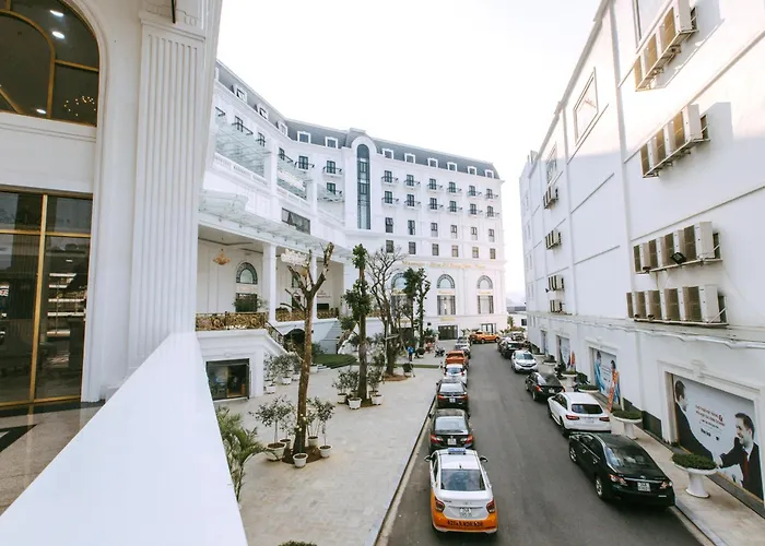 Duc Huy Grand Hotel And Spa