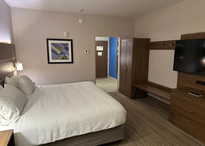 Holiday Inn Express & Suites Macon North By Ihg